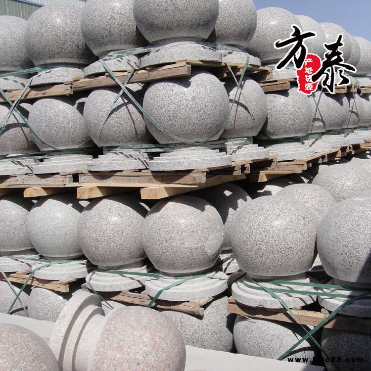 花崗巖石球價(jià)格低,灰色大理石芝麻灰擋車石圓球單價(jià),隔離石球