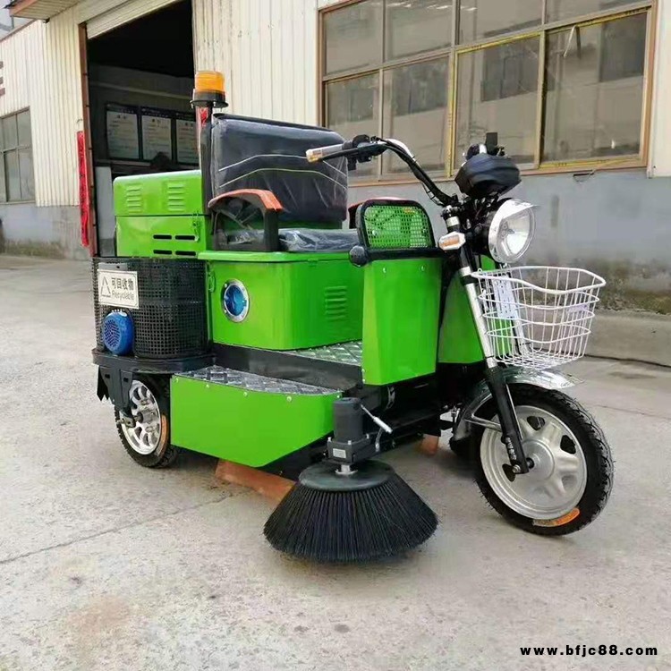 廠區(qū)環(huán)坪純電動清掃車 歡迎致電洽談 金厚環(huán)衛(wèi) 駕駛式工廠道路掃路車 可預付定金