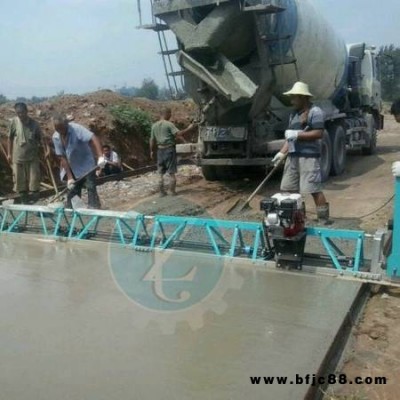 可定制的路面框架式整平機混凝土振動梁水泥路面攤鋪機