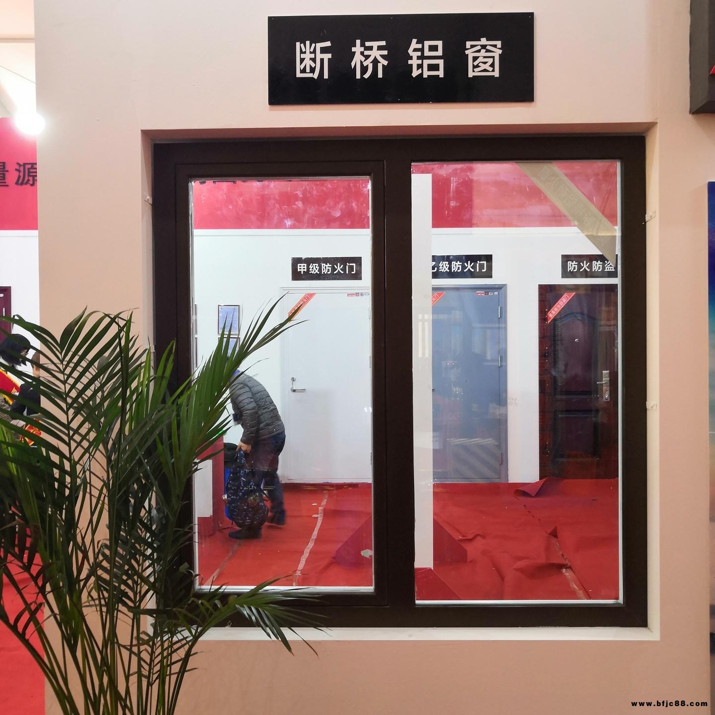 騰邁門窗專業(yè)生產(chǎn)銷售 鋼制防火窗 高層防火窗 避難間防火窗 斷橋耐火窗 鋁合金外窗 售后完善 全國包驗(yàn)