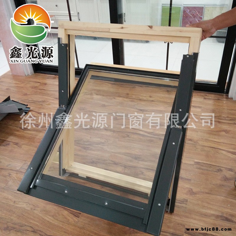 廠家批發(fā)屋頂防塵天窗 鋁木中懸威盧克斯窗采光門窗 電動窗定制