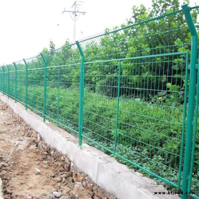 尊邁公路框架鐵絲網 鐵絲圍欄網通用圈地圍網 圈山護欄網廠家 公路框架鐵絲網