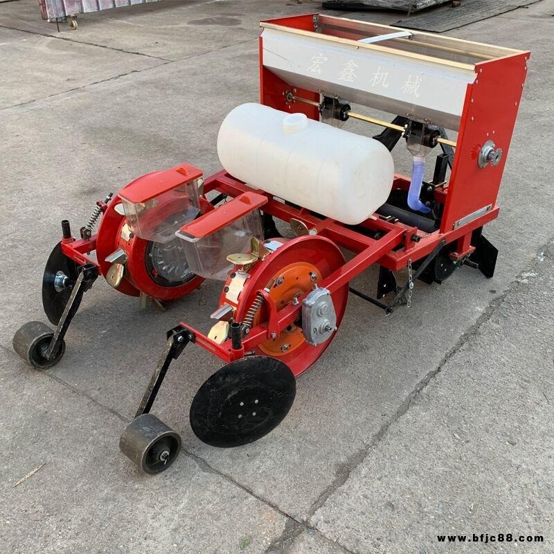 一次種四行花生播種機(jī) 甜玉米膜上點(diǎn)播機(jī) 大豆施肥播種一體機(jī)