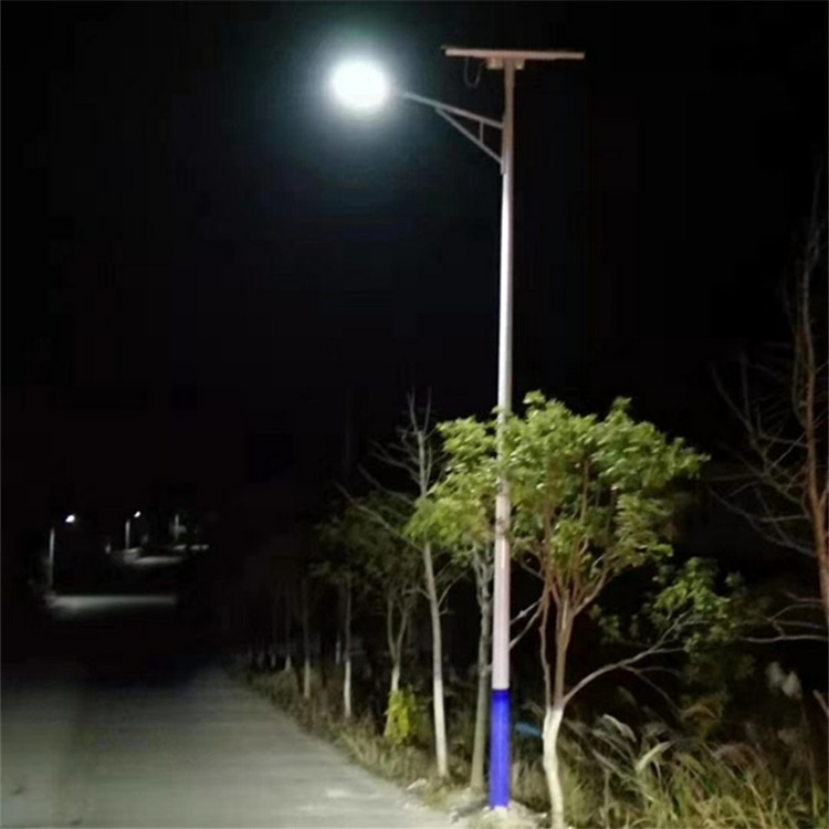 興諾光電張家口6米農村太陽能路燈報價LED太陽能路燈價格