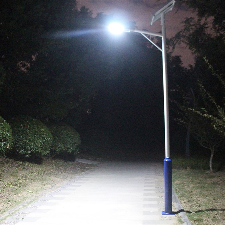 興諾光電張家口6米農村太陽能路燈報價LED太陽能路燈價格