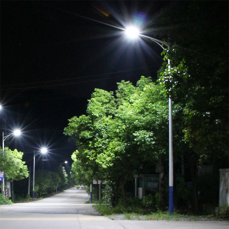 興諾光電張家口6米大功率太陽(yáng)能路燈配置LED太陽(yáng)能路燈價(jià)格
