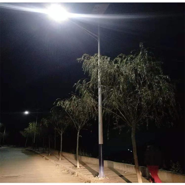 興諾光電承德6米太陽能路燈報(bào)價表格LED太陽能路燈價格