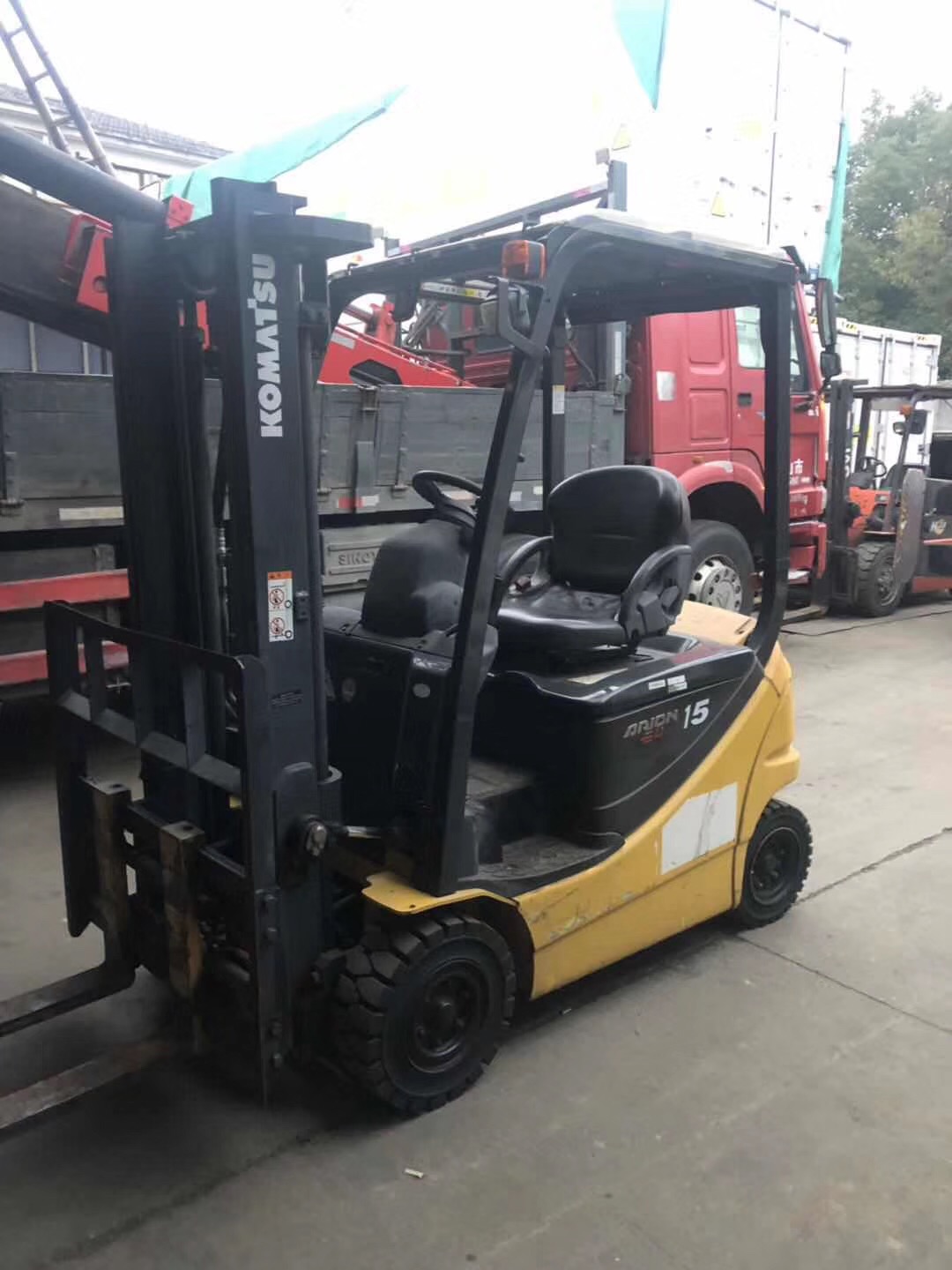 叉車電瓶 手動(dòng)電瓶液壓叉車 履帶式起重機(jī)