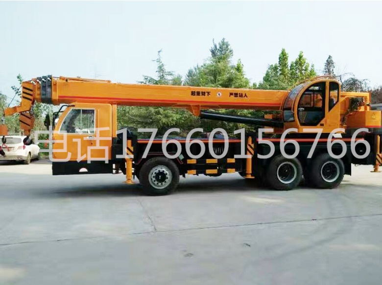 龍昕自制20噸汽車起重機(jī)       油電兩用    高效節(jié)能   多功能性示例圖1