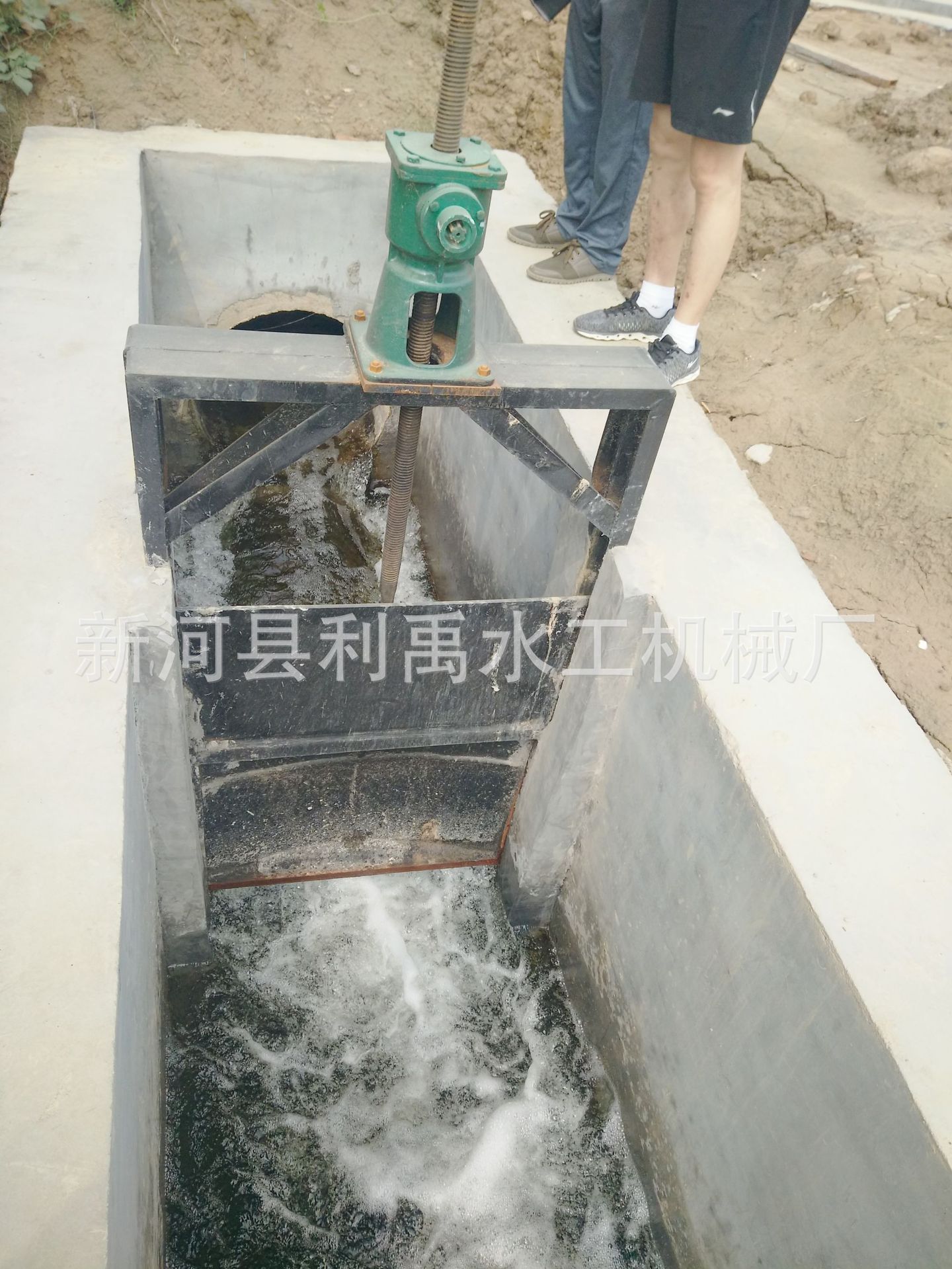 廠家直銷手動(dòng)螺旋閘門 碳鋼螺旋閘閥 插板閘閥 插板門400<i></i>x400示例圖1