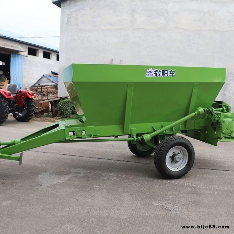 石灰撒灰機 鑫宏  農(nóng)用三輪車撒糞車 牛糞撒糞車