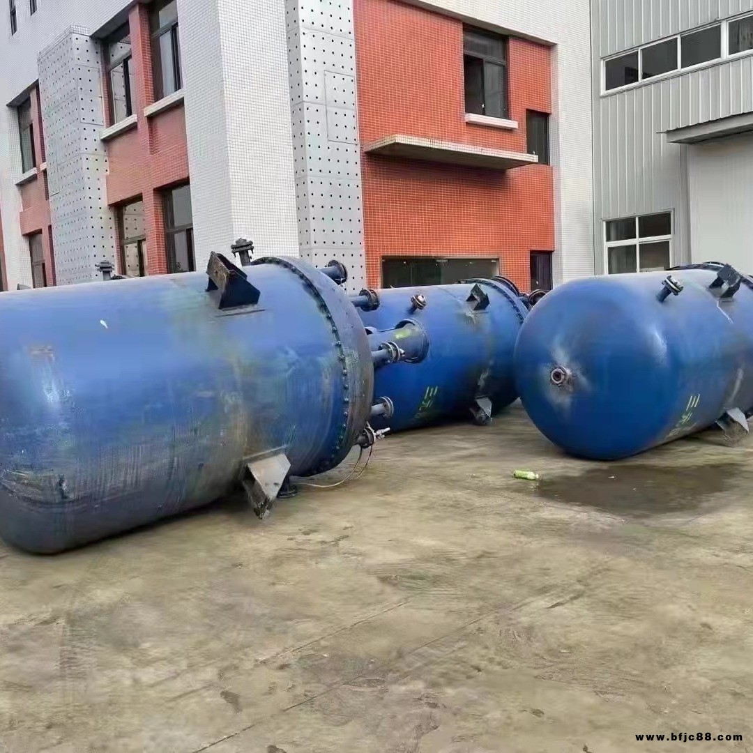 鈦材內(nèi)盤管 5000升 襯塑反應釜 12臺，鈦材2臺TA2 內(nèi)盤管，鈦材攪拌裝置，18年生產(chǎn)，安裝未用。