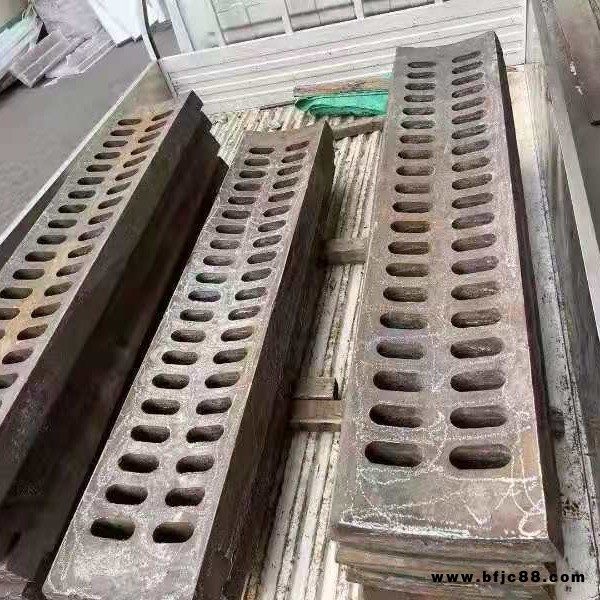 顎式破碎機(jī)肘板  保險板  復(fù)擺式肘板  推力板