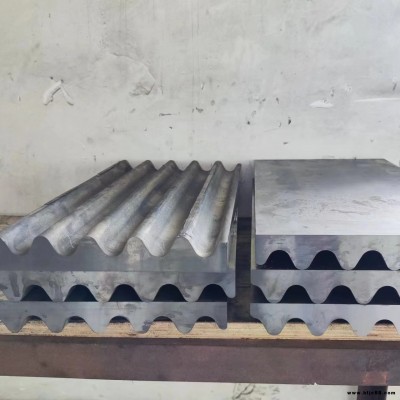 碳化鎢鄂板 碳化鎢鄂板廠家  碳化鎢鄂板 金鑫定制 質量保證 電池鋼殼沖鋒