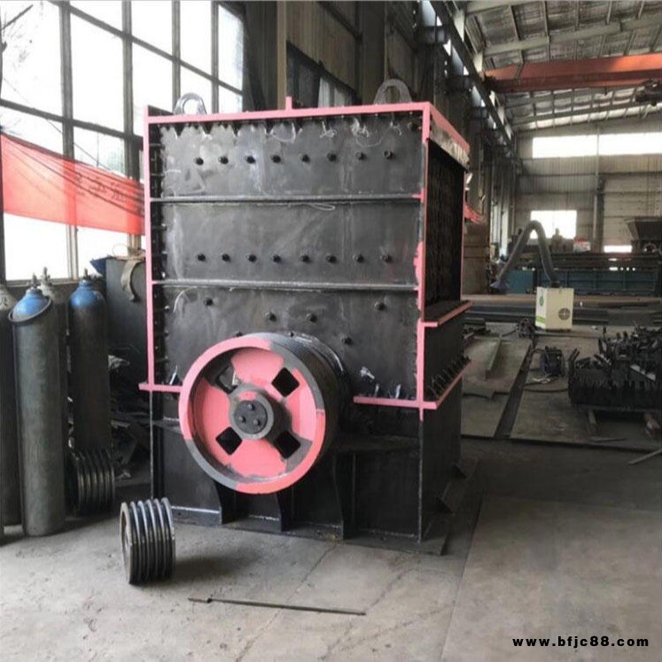 小型方箱式破碎機(jī) 博之鑫一機(jī)兩用大石料粉碎機(jī) 大口石料粉碎機(jī)鵝卵石打石子 立式石料方箱式破碎機(jī) 移動(dòng)箱式破碎機(jī)