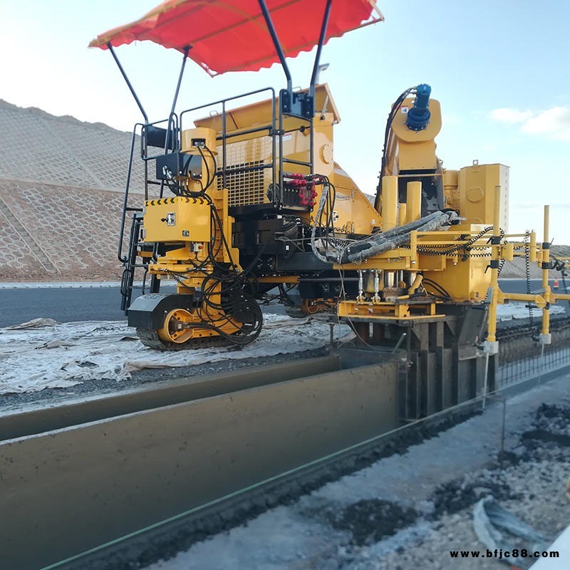 水泥混凝土滑模攤鋪機(jī) 路沿石滑模機(jī) 路得威路緣石滑模機(jī)RWHM41