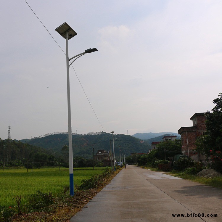 公園5米太陽能路燈 華贏生產(chǎn)小區(qū)A字臂照明燈室外LEd照明燈