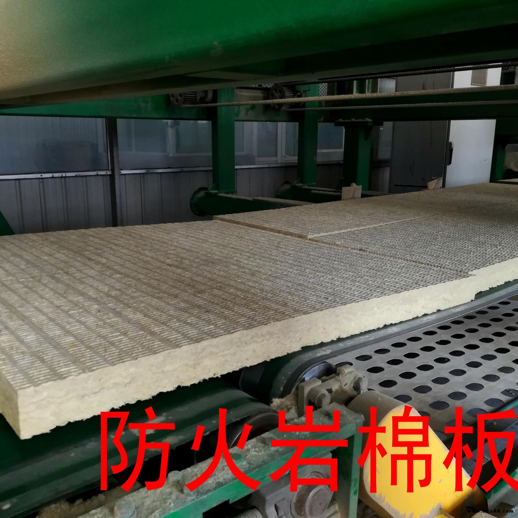 外墻保溫巖棉板 裝飾一體板 豪亞鋼網(wǎng)砂漿復合巖棉板 6棉砂漿巖棉復合板