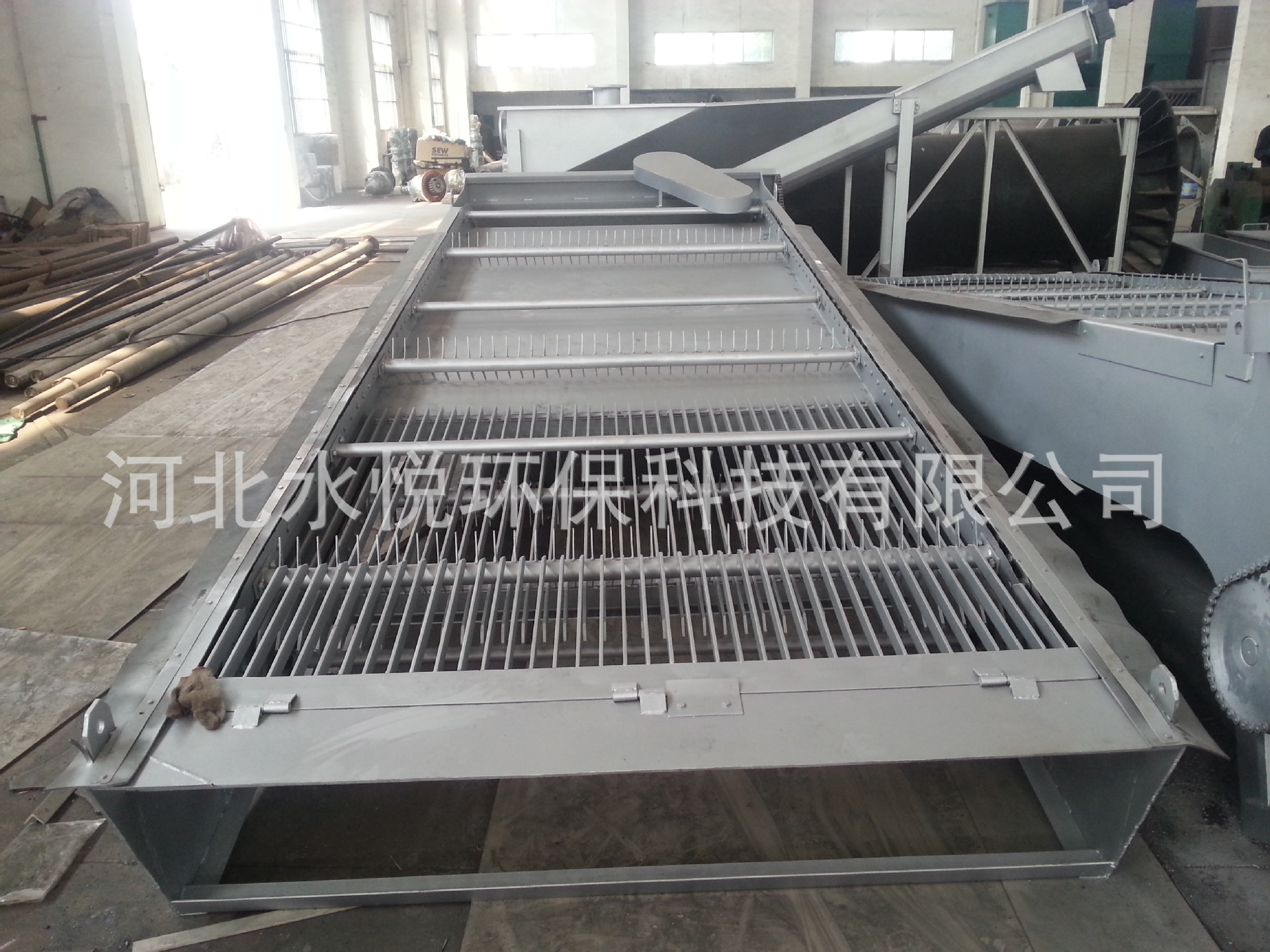 廠家加工定做平板濾網，機械除污機是一種攔截垃圾機械設備示例圖3