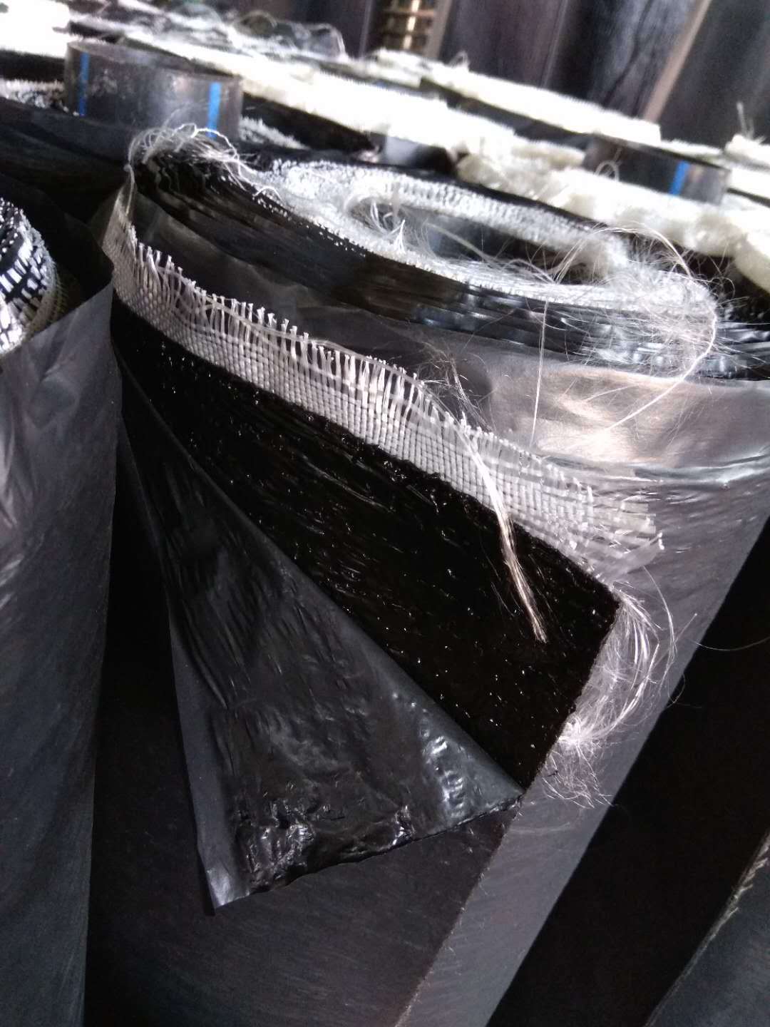 廠家直銷路面防水卷材自粘式防裂貼 現貨供應示例圖4