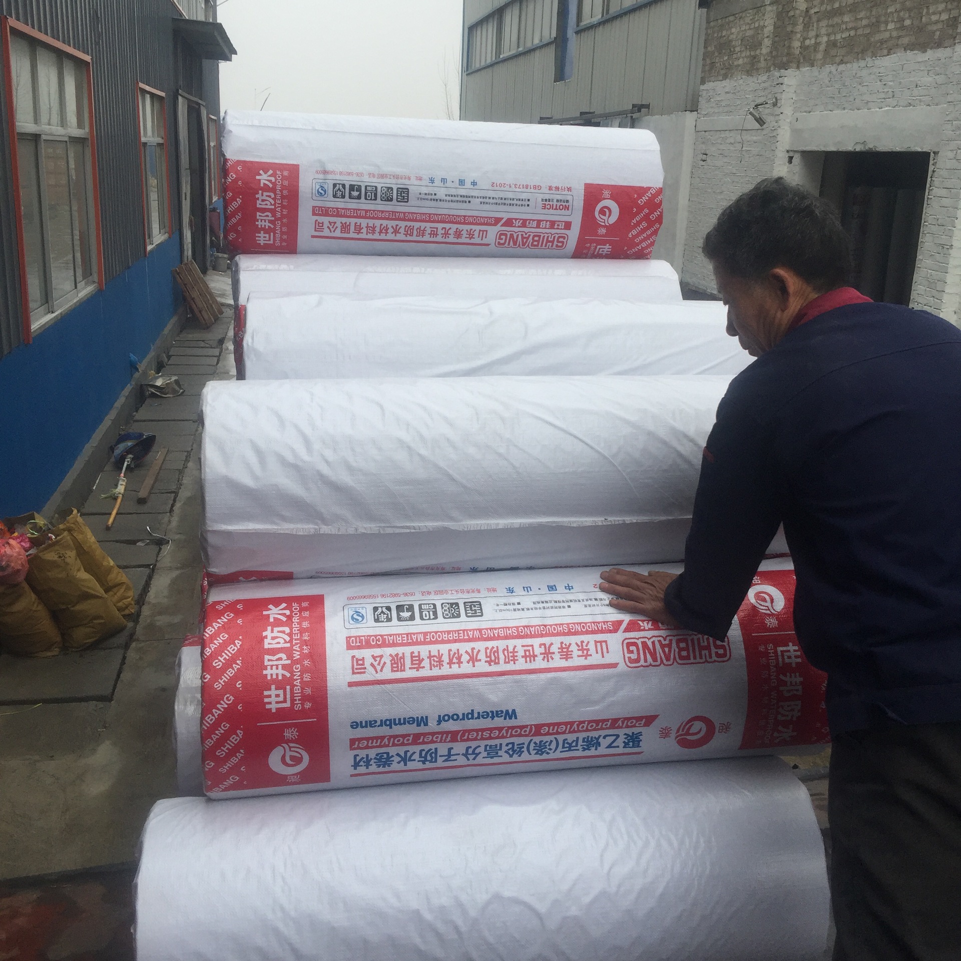 臺頭工業(yè)園防水材料  廠家批發(fā)企標(biāo)400g聚乙烯防水材料示例圖4